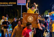 Vietnam’da Skandal Tabut Gösterisi