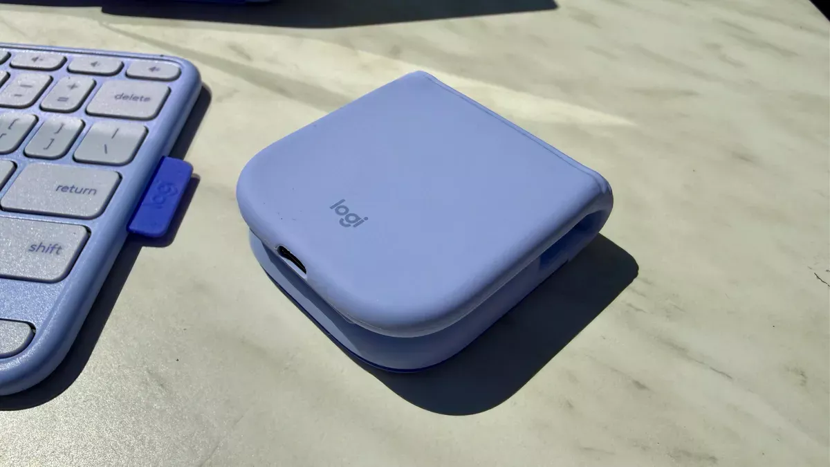 logitech-mobi-fold-folded-lilac
